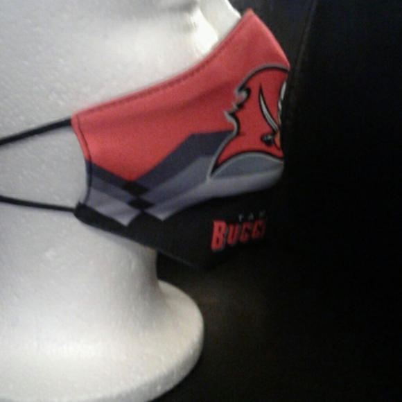 ❤NEW Tampa Bay Buccaneers Face Mask❤ - Picture 4 of 7